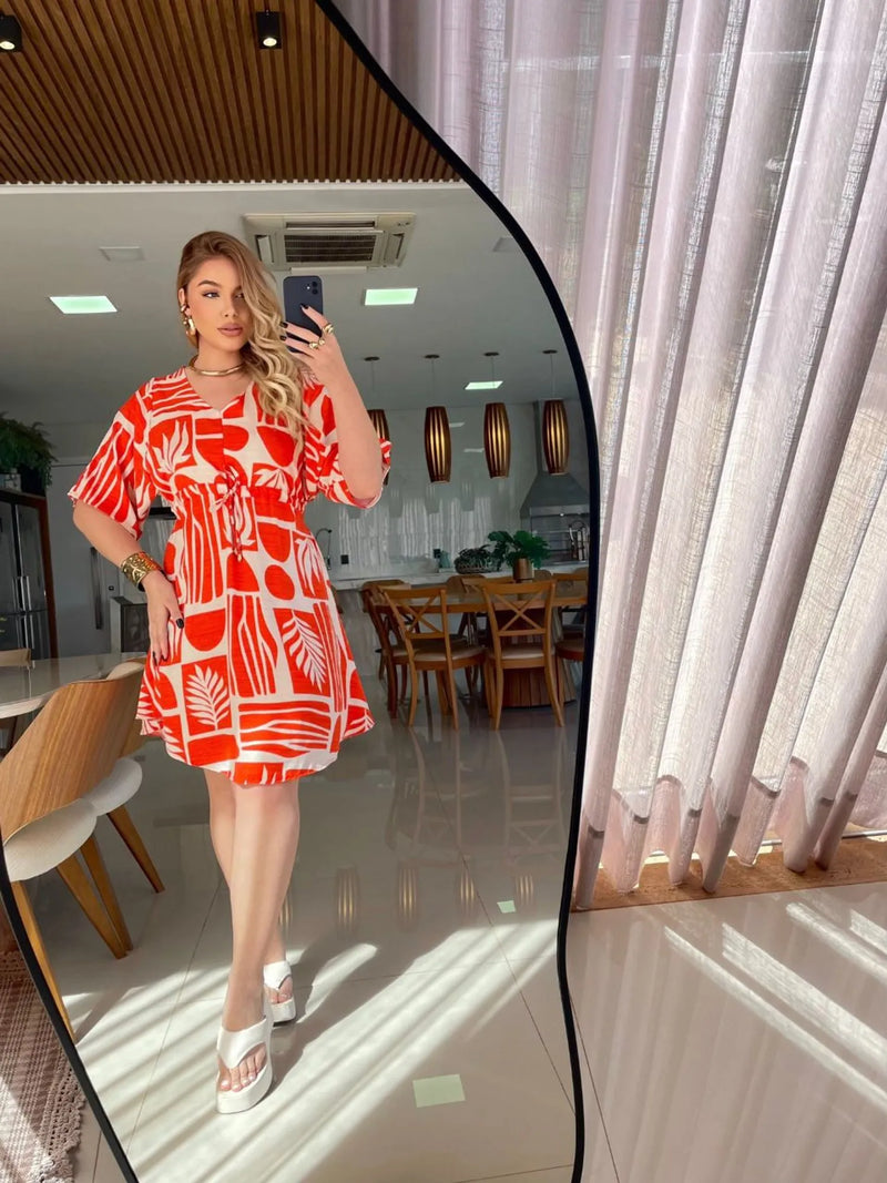 Vestido Curto Estampado com Manga