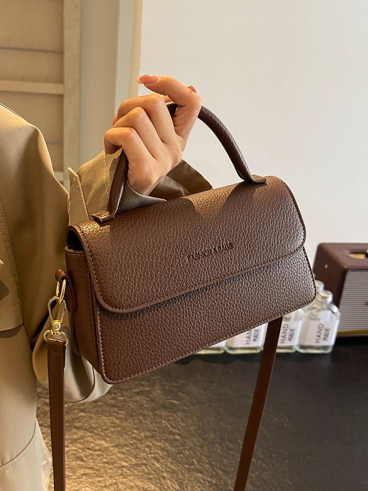 Moda retro marrom crossbody saco bolsa fena versátil estilo outono pequ quad saco material pu superfície endurecida