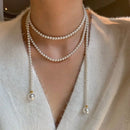 Este outono e inverno novo colar de corrente de suéter redondo, brilhante e quente branco Shijia pérola longa em camadas troude um charme feminino