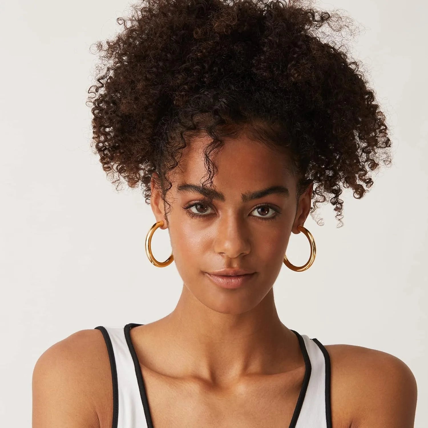 Brincos de argola abertos leves banhados a ouro 14K para mulheres, presente para mulheres, brincos de argola de ouro da moda, brincos de argola de prata